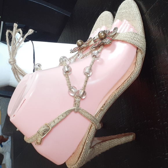 SALVATORE FERRAGAMO HEELS - Picture 2 of 13